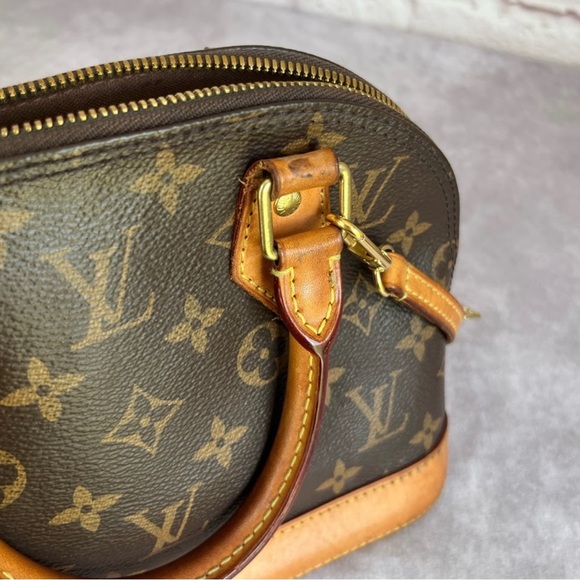 Louis Vuitton - Picture 8 of 11